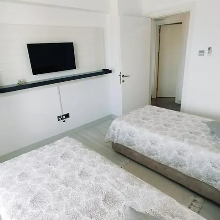Apartment Edelweiss Luxury 2 Bedroom + 2 Bathrooms + Large Living And A Balcony *