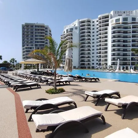 Edelweiss Luxury 2 Bedroom + 2 Bathrooms + Large Living And A Balcony *