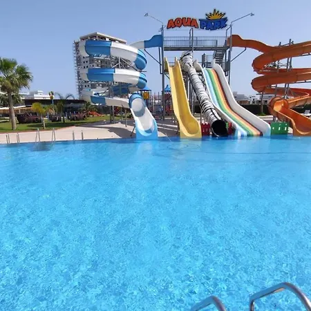 Apartment Edelweiss Luxury 2 Bedroom + 2 Bathrooms + Large Living And A Balcony