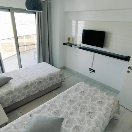 Apartment Edelweiss Luxury 2 Bedroom + 2 Bathrooms + Large Living And A Balcony