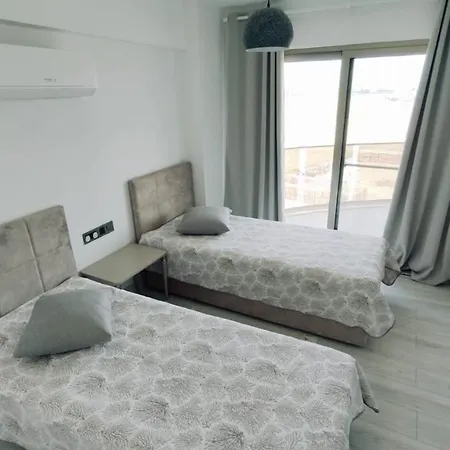 Edelweiss Luxury 2 Bedroom + 2 Bathrooms + Large Living And A Balcony