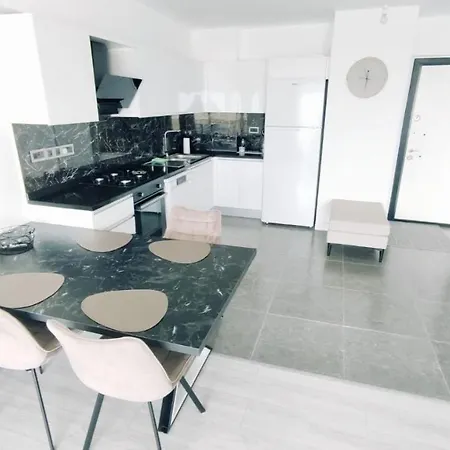 Apartment Edelweiss Luxury 2 Bedroom + 2 Bathrooms + Large Living And A Balcony